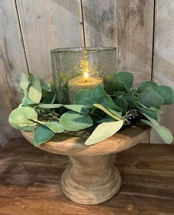 Decoratieve Eucalyptus krans.  Kleur groen  Diameter 30 cm   beschikbaar voor biedingen