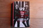 U2 - Onder Een Bloedrode Hemel - Boek, Artiest, Ophalen of Verzenden, Zo goed als nieuw