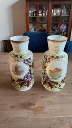 Twee vazen, Antiek en Kunst, Antiek | Vazen, Ophalen of Verzenden