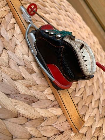 Vintage Tirol Ski Ornament beschikbaar voor biedingen