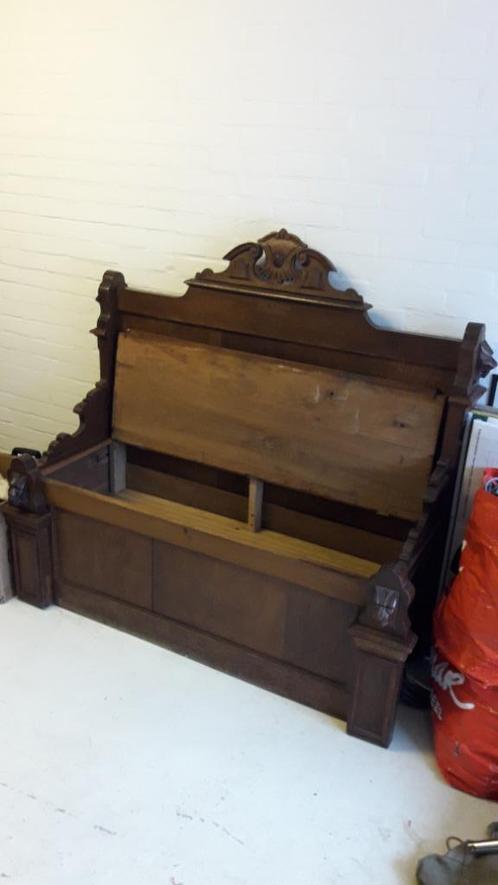 Antiek eiken kerkbankje met klep., Huis en Inrichting, Banken | Bankstellen, Gebruikt, Minder dan 150 cm, Ophalen
