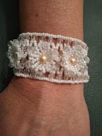Witte armband met bloemen, Ophalen of Verzenden, Zo goed als nieuw, Wit