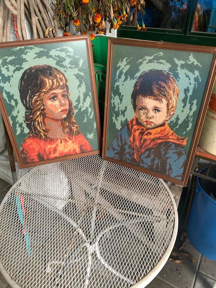 Vintage Borduurwerk 'Huilende Kinderen' Set, Antiek en Kunst, Kunst | Overige Kunst, Ophalen of Verzenden