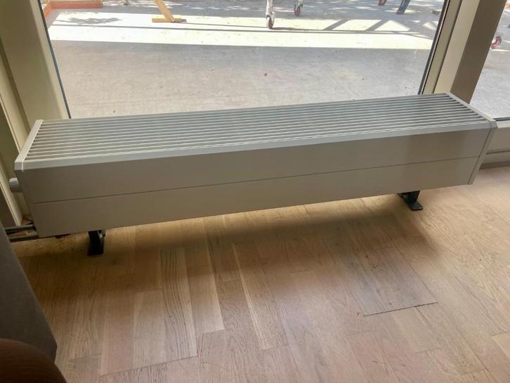 Jaga vrijstaande convectorradiator – 606 watt 121 cm – wit, Doe-het-zelf en Verbouw, Verwarming en Radiatoren, Gebruikt, Radiator