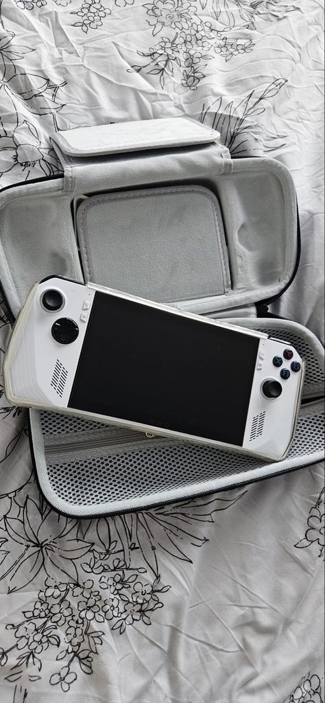 ASUS ROG Ally - weinig mee gespeeld zgn, Spelcomputers en Games, Spelcomputers | Overige, Zo goed als nieuw, Ophalen of Verzenden