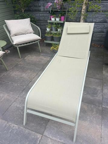 2 nieuwe ligstoelen beschikbaar voor biedingen