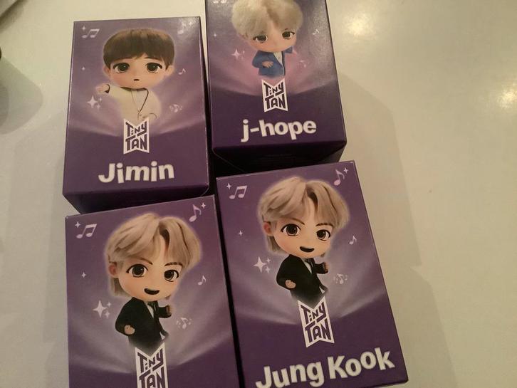 Nieuw in verpakking Tiny Tan RM , J- Hope, Jung Kook, Jimin, Verzamelen, Poppetjes en Figuurtjes, Nieuw, Ophalen of Verzenden