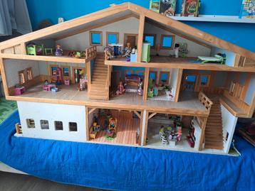 Playmobil poppenhuis met inrichting