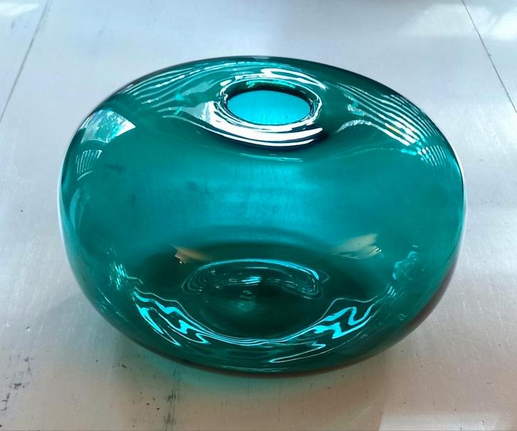 Smaragdgroene Vaas - Roen Design, Huis en Inrichting, Woonaccessoires | Vazen, Zo goed als nieuw, Groen, Minder dan 50 cm, Glas