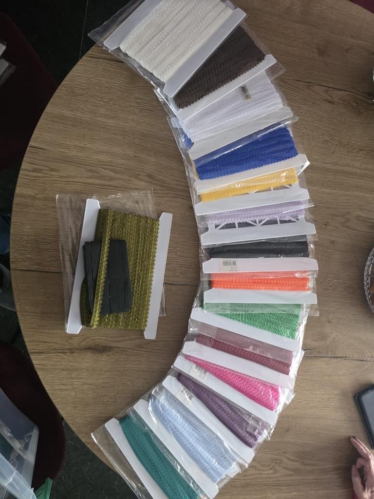 Lingerie elastiek 25 meter per haspel, Hobby en Vrije tijd, Naaien en Fournituren, Ophalen of Verzenden, Nieuw