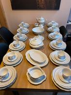 Wawel 12 persoons serviesset met goudenrand, Antiek en Kunst, Ophalen