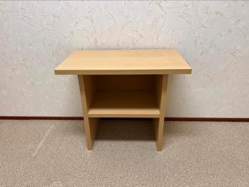 Kastje / tafeltje. 60x70x40 beschikbaar voor biedingen