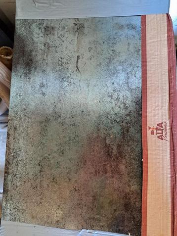 Te koop ongeveer 9 m2  zwart/metallic vloertegels  beschikbaar voor biedingen