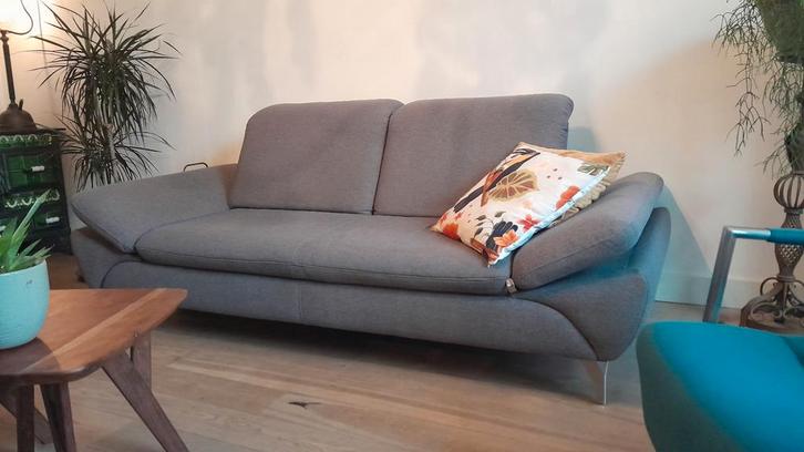 Unieke grijze  bank voor lange en normale lengte mensen, Huis en Inrichting, Banken | Bankstellen, Zo goed als nieuw, 200 tot 250 cm