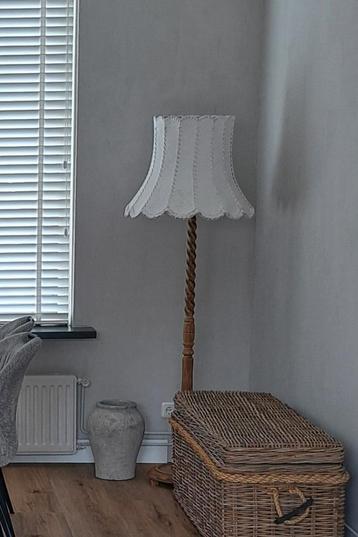 Brocante Lamenkap beschikbaar voor biedingen