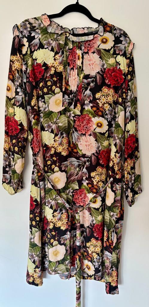 Leuk bloemenjurkje Juffrouw Jansen XXL 44-46 zgan ruches, Kleding | Dames, Jurken, Zo goed als nieuw, Maat 42/44 (L), Overige kleuren