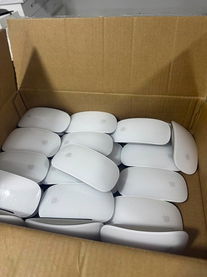 Partij Magic Mouse 2 - 50 stuks, nette staat, Computers en Software, Muizen, Zo goed als nieuw, Muis, Draadloos, Ergonomisch, Ophalen of Verzenden