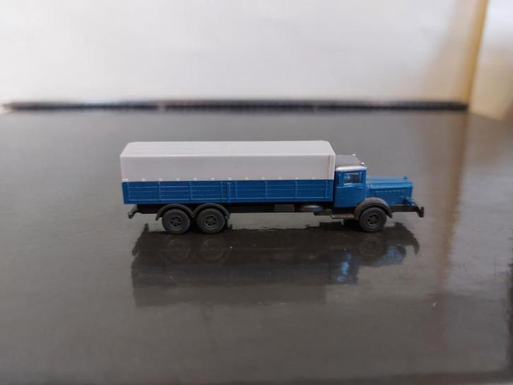 Wiking 9343 - Mercedes L10000 bakwagen met huif (11960), Hobby en Vrije tijd, Modeltreinen | N-Spoor, Gebruikt, Overige typen