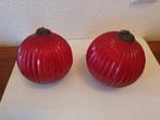 2 grote rode plissé kerstballen, Ophalen of Verzenden, Zo goed als nieuw