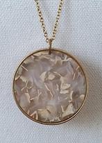 Goudkleurige ronde parelmoer hanger aan lange ketting, Overige materialen, Ophalen of Verzenden, Goud, Gebruikt