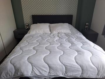 Dekbed met kussen set beschikbaar voor biedingen