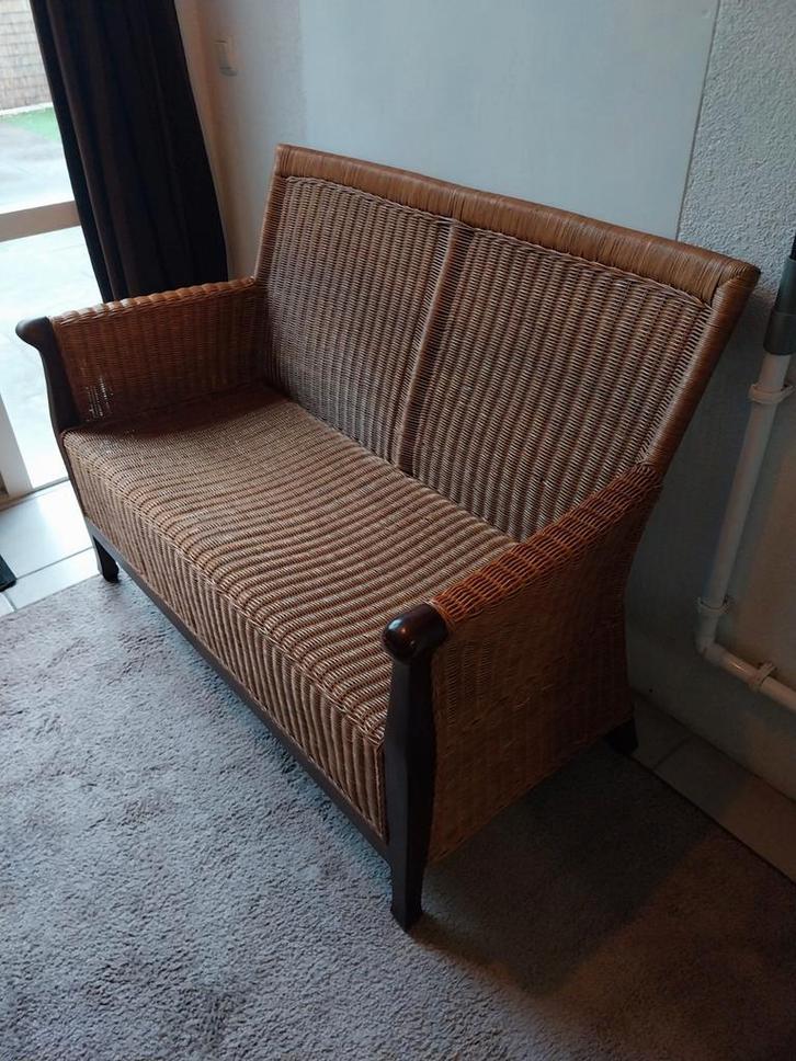 Rotan bankje. Met houten pootjes. Landelijke stijl., Huis en Inrichting, Banken | Bankstellen, Zo goed als nieuw, Rechte bank