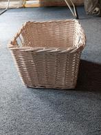 Rieten mand, Huis en Inrichting, Woonaccessoires | Schalen en Manden, Ophalen, Gebruikt, Mand, Vierkant