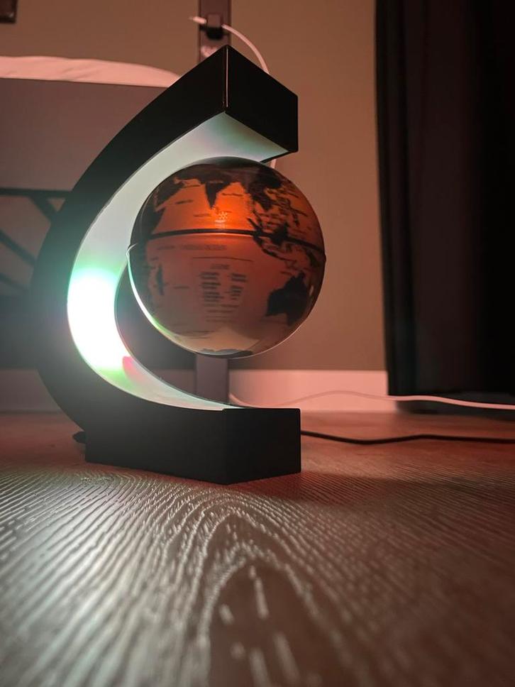 Zwevende globe, Huis en Inrichting, Woonaccessoires | Wereldbollen, Zo goed als nieuw, Ophalen of Verzenden
