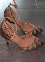 Te koop z.g.a.n Bellucci pumps maat 38, Kleding | Dames, Pumps, Bruin, Ophalen of Verzenden, Zo goed als nieuw
