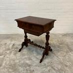 Antieke naaitafel notenhout rond 1900, Ophalen