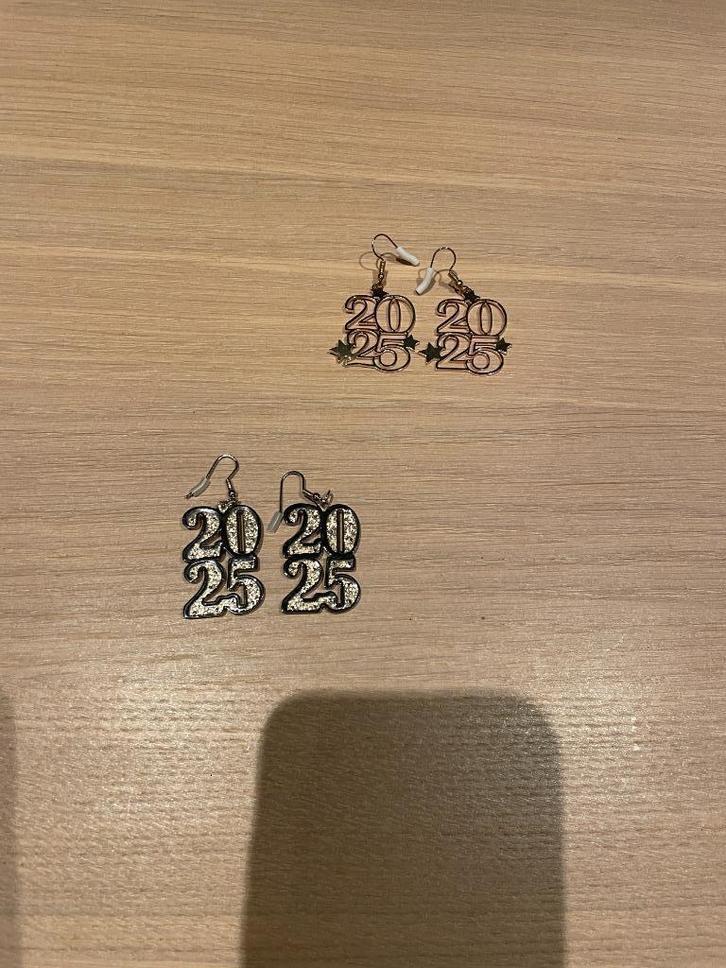 oorbellen 2025 leuk voor kerst oudjaar nieuwjaar oud&nieuw, Sieraden, Tassen en Uiterlijk, Oorbellen, Nieuw, Hangers, Overige materialen