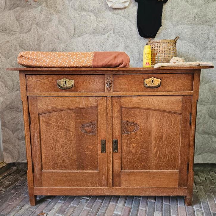 Mooie vintage eikenhouten commode/dressoir, Kinderen en Baby's, Kinderkamer | Commodes en Kasten, Zo goed als nieuw, 105 cm of meer