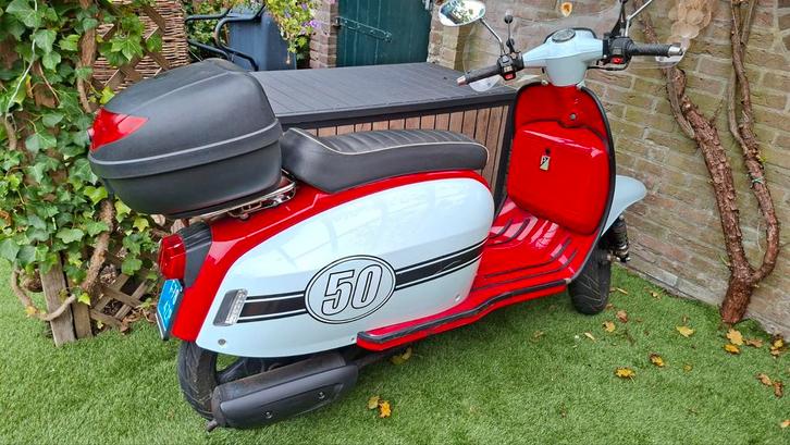 Scooter  te koop 25 km., Fietsen en Brommers, Brommeronderdelen | Scooters, Gebruikt, Overige merken, Overige typen, Ophalen of Verzenden