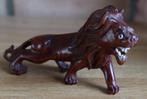Mooie rood houten leeuw, Antiek en Kunst, Kunst | Beelden en Houtsnijwerken, Ophalen of Verzenden