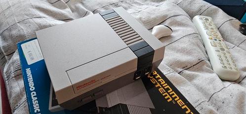 NES Classic + extra controller, Spelcomputers en Games, Spelcomputers | Nintendo NES, Zo goed als nieuw, Met 1 controller, Ophalen of Verzenden