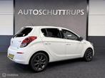 Hyundai i20 1.2i 5 DEURS / AIRCO / CRUISE / SCHUIFDAK / LMV, Auto's, Euro 5, Gebruikt, 4 cilinders, Leder en Stof