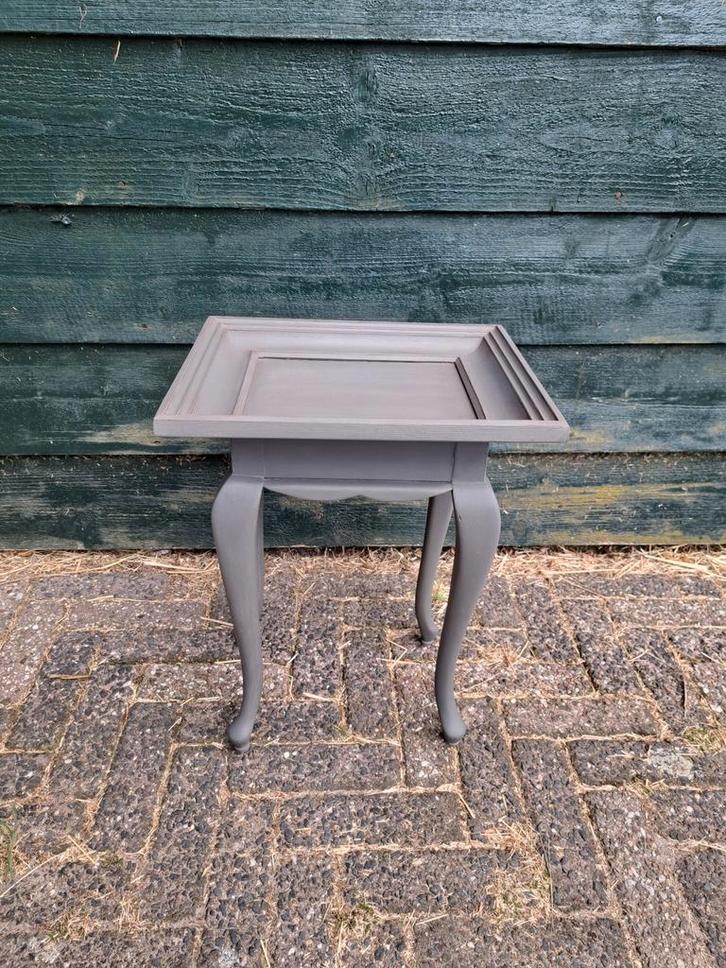 Klein grijs houten tafeltje. Bijzettafel Recycle. Upcycle, Huis en Inrichting, Tafels | Bijzettafels, Zo goed als nieuw, Rechthoekig