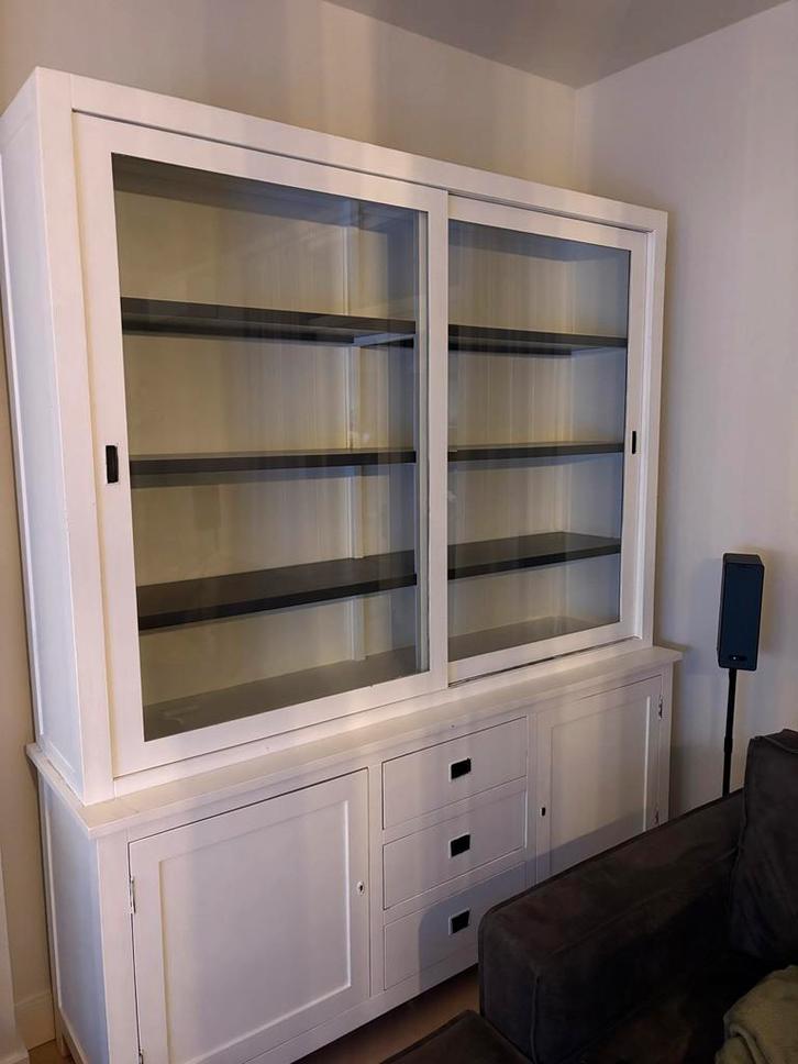Mooie witte buffetkast met glas, Huis en Inrichting, Kasten | Dressoirs, Zo goed als nieuw, 150 tot 200 cm, 25 tot 50 cm, Met lade(s)