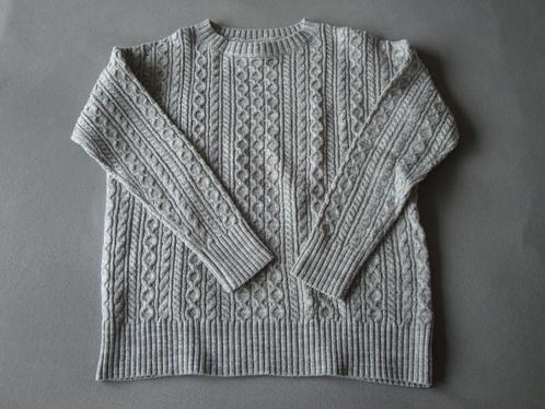 Maat 40. Grijze trui met ingebreide kabels., Kleding | Dames, Truien en Vesten, Zo goed als nieuw, Maat 38/40 (M), Grijs, Ophalen of Verzenden
