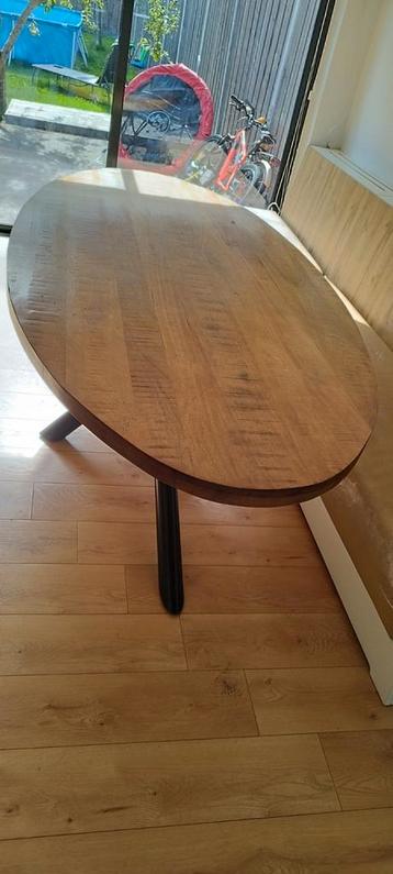 Eettafel  beschikbaar voor biedingen