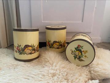 Vintage Tomado blikken 3x beschikbaar voor biedingen
