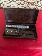 VINTAGE RASOILO di MILANO REISSCHEERSET IN BAKELIETEN DOOS., Antiek en Kunst, Ophalen of Verzenden