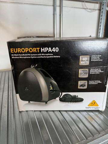 Behringer HPA40 draagbare speaker met microfoon beschikbaar voor biedingen