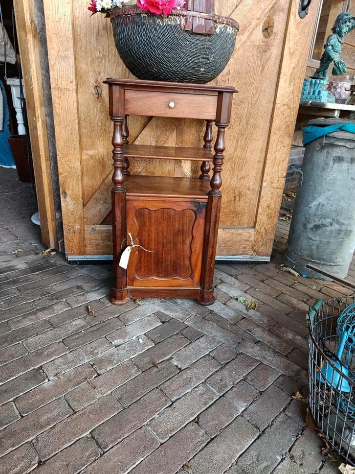 Biedemeier Nachtkastje met Deur, Antiek en Kunst, Antiek | Meubels | Tafels, Ophalen of Verzenden