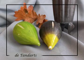 VIJGEN GROEN EN PAARS – ANTIEK beschikbaar voor biedingen