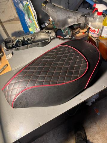 Zip 2t/4t 2000 custom zadel beschikbaar voor biedingen