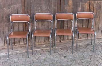 Retro stoelen x 4 beschikbaar voor biedingen