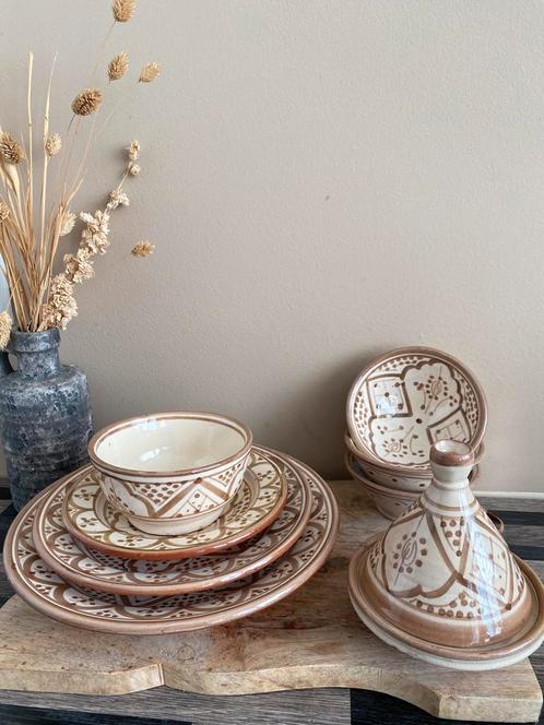 Serviesset beige bruin Marokkaans aardewerk, Huis en Inrichting, Keuken | Servies, Nieuw, Bord(en), Overige stijlen, Aardewerk