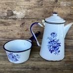 Koffiepot en steelpan emaille met blauwe bloemen, Antiek en Kunst, Antiek | Emaille, Ophalen of Verzenden