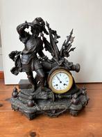 Antieke pendule met militair thema, Ophalen